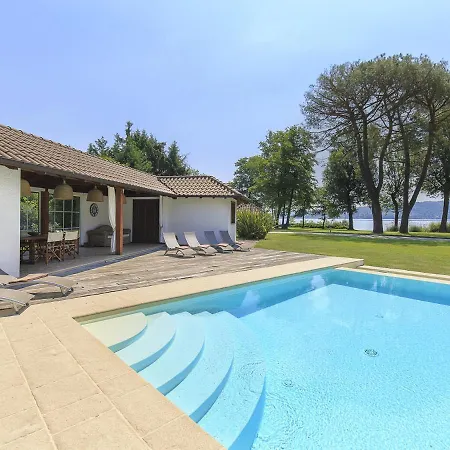 Sleeps 8 Pool Air Con Wifi فيلة
