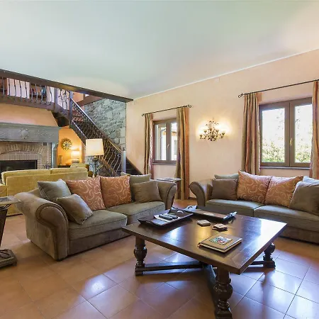 Sleeps 8 Pool Air Con Wifi *