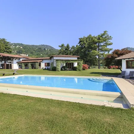 Sleeps 8 Pool Air Con Wifi فيلة