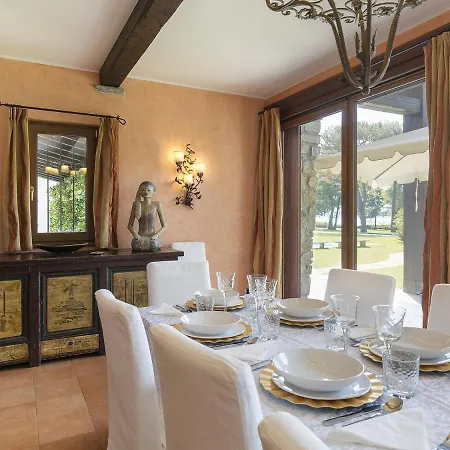 Sleeps 8 Pool Air Con Wifi * لسا