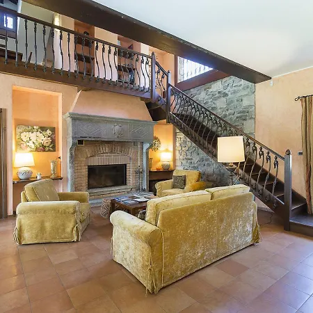 Sleeps 8 Pool Air Con Wifi *