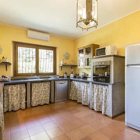 Sleeps 8 Pool Air Con Wifi * لسا