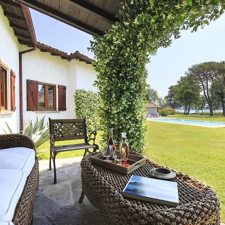 Sleeps 8 Pool Air Con Wifi فيلة